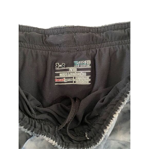Under Armour Fitted Heat Gear Shorts Athletic Sporty Tie Dye - Picture 5 of 12